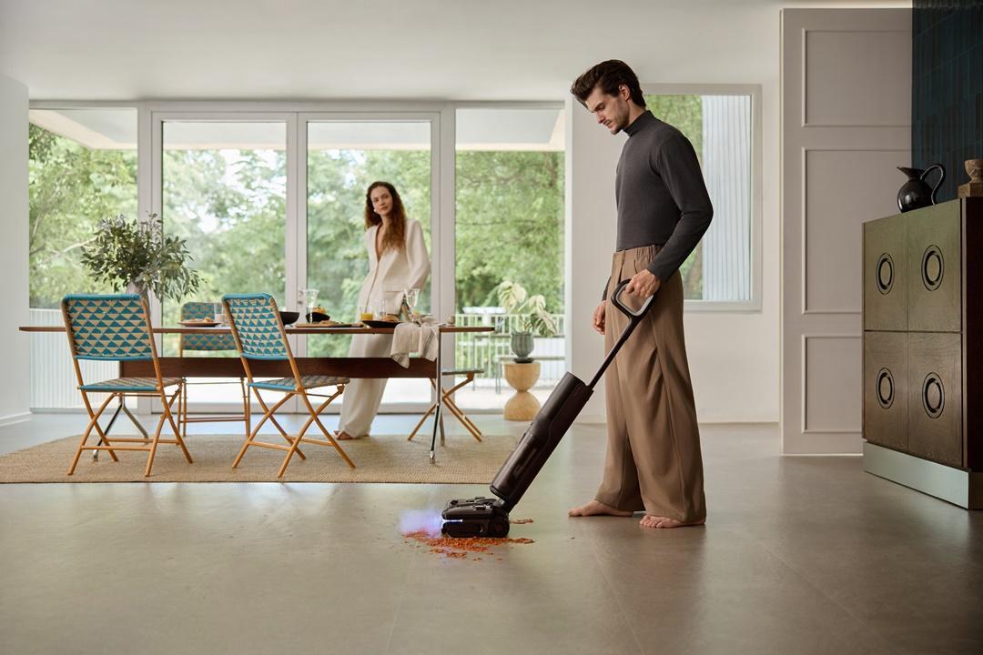 Nhà thường xuyên có vết dầu mỡ, vết khô: Nên chọn máy lau sàn thế nào?