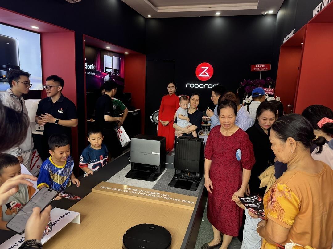 Roborock phat dong chuong trinh trai nghiem Saros 20 Flow va F25 Ultra Steam Gen 2 1 - Việt Nam Minh Group - Vua Công Nghệ